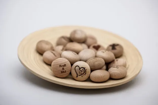 Bild von Handschmeichler mit Gravur Kleeblatt von baumstark