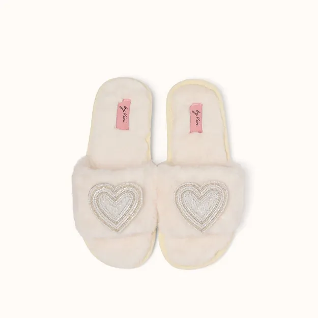 Bild von Brosche für Slipper: White Heart - by vivi.