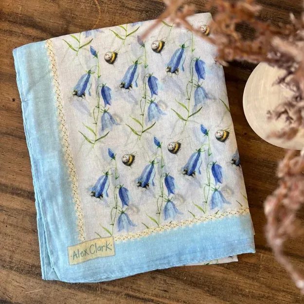 Bild von BEE AND HAREBELLS