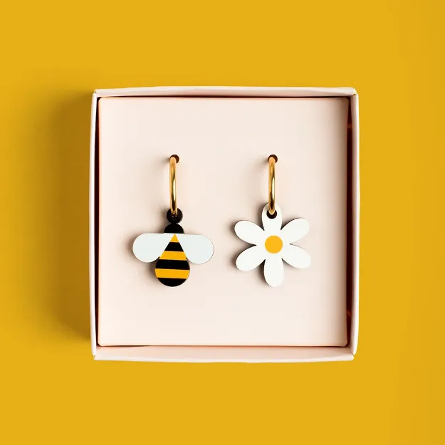 Bild von Bee and flower earrings