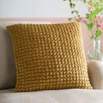 Bild von Bobble Ochre Filled Cushion - 55 x 55 cm - Kissenfüllung inkl.