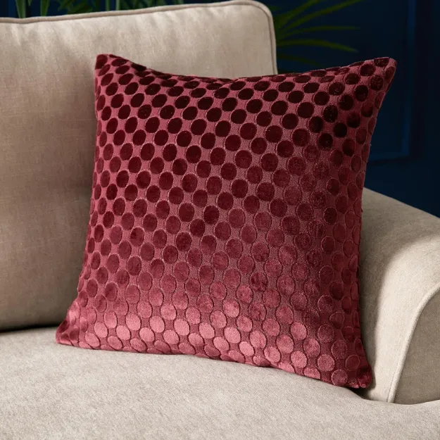 Bild von Velvet Spot Burgundy Filled Cushion - 43 x 43 cm - Kissenfüllung inkl.