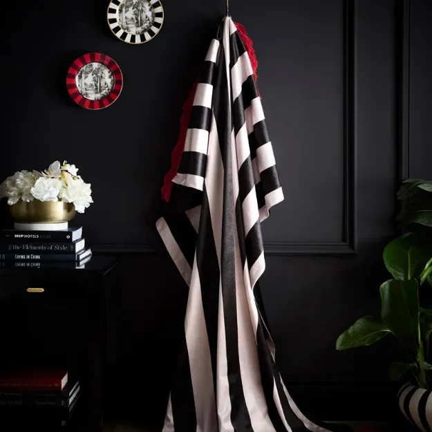 Bild von Festivo Stripe Black Throw - 130 x 180 cm