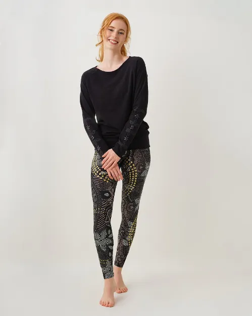 Bild von Longsleeve Shirt Priya in schwarz von The Spirit of OM